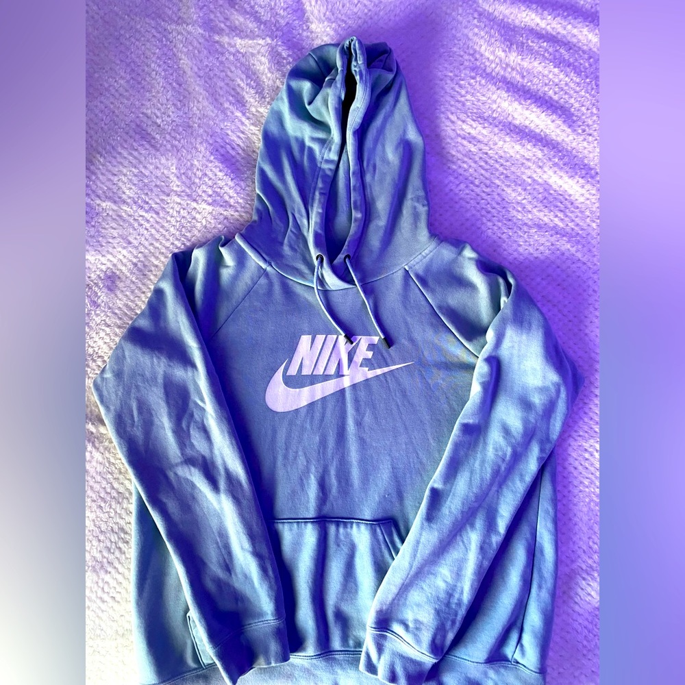 nike sweatshirt